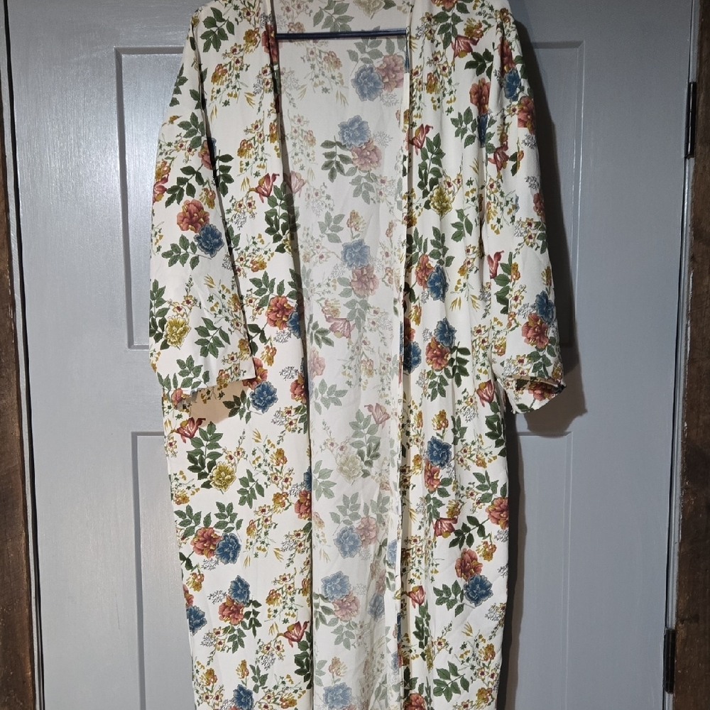 Floral Women's Cape with Multicolor Design
